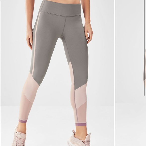 ❌SOLD❌Fabletics Mid-Rise Mesh Powerhold Legging - Picture 2 of 3